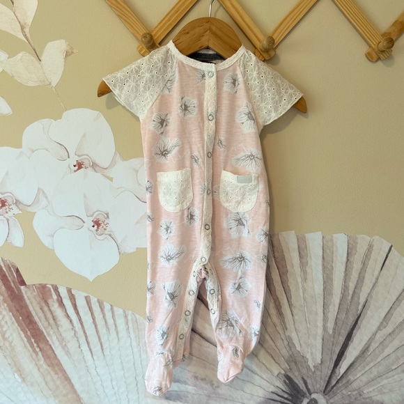 7 for All Mankind cap sleeve footie size 0-3 months - Picture 1 of 9